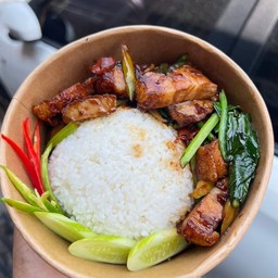 คะน้าหมูกรอบ