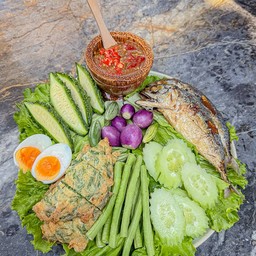 ชุดน้ำพริกกะปิ ปลาทู+ไข่ต้ม