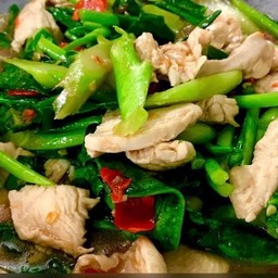 ข้าวคะน้าไก่ชิ้น