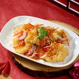 เนื้อปลาทอดราดซอสสไตล์ไทย