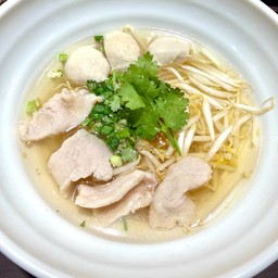ก๋วยเตี๋ยวลูกชิ้น + หมูสด