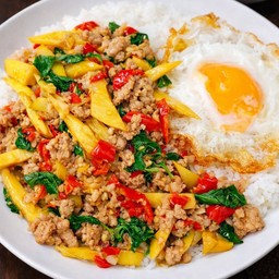 ข้าวผัดกะเพราหน่อไม้หมูสับ