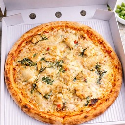พิซซ่ากะเพราไก่ Pizza Chicken Basil Thai Style