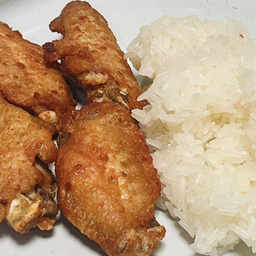 ปีกไก่ทอดน้ำปลา+ข้าวเหนียว