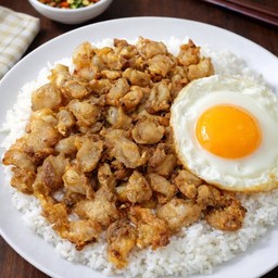 ข้าวเอ็นไก่ทอดกระเทียม