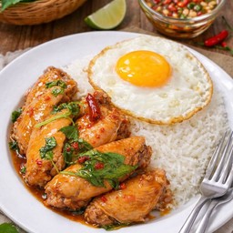 ข้าวกระเพราปีกกลางไก่