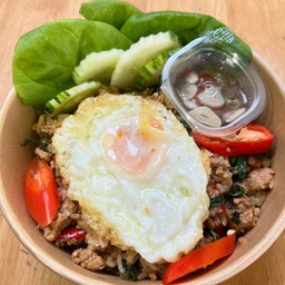 ข้าวคลุกกระเพราหมูสับ