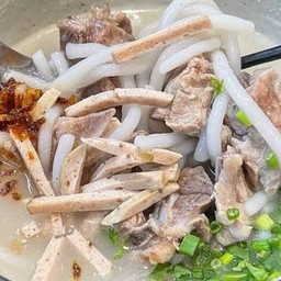 ก๋วยจั้บเส้นสดกระดุกอ่อน