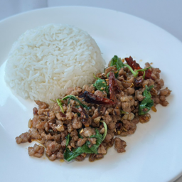 ข้าวกะเพราเนื้อ (Stir fry beef with holy basil)