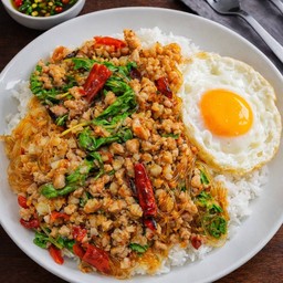 ข้าวผัดกะเพราวุ้นเส้นหมูสับ