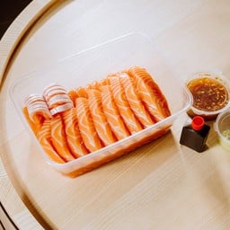 พรีเมียม นอร์วีเจียน แซลมอน ซาชิมิ 1,000 กรัม พร้อมเครื่องเคียง