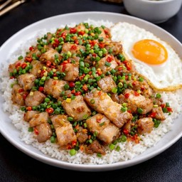 ข้าวพริกเกลือหมูสามชั้น