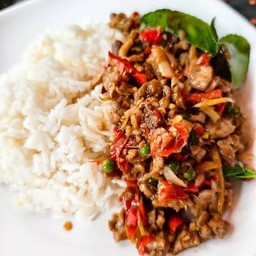 ผัดฉ่าหมูสับราดข้าว