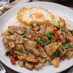 ข้าวกระเพราไส้หมู