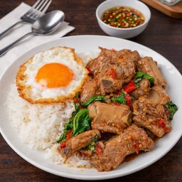 ข้าวผัดกะเพราซี่โครงกระดูกอ่อน