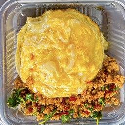 ข้าวไข่ข้นกระเพราหมูสับ