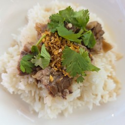 ธัญชนกเตี๋ยวเนื้อตุ๋น