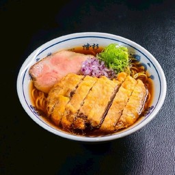 排骨芳醇醤油鶏そば Pork cutlet Shoyu Chicken Soup Ramen