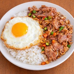 ข้าวพริกเกลือเนื้อ