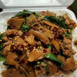 ผัดโหละพาหมูสับ.หน่อไม้ดอง..ราดข้าวสวยร้อนๆๆ