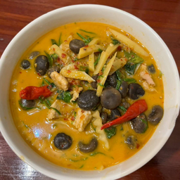 แกงคั่วเห็ดถอบหมู ဝက်သားနှင့် မှိုဥ အစပ်ဆီပြန်ဟင်း