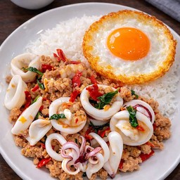 ข้าวผัดกะเพราหมูสับ+ปลาหมึก