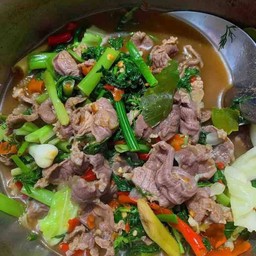 แกงคั่วหมูใส่ผักรวมแบบอีสาน