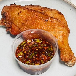 น่องไก่ทอดน้ำปลา