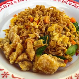 ผัดมาม่า.