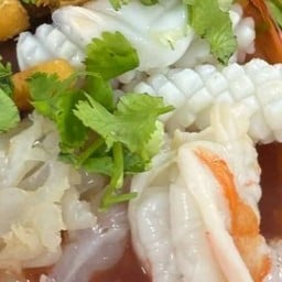 Jinjin เย็นตาโฟลูกชิ้นปลา มิตรภาพ