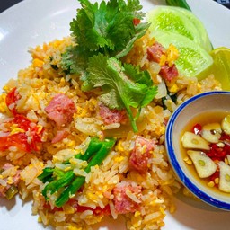 ข้าวผัดแหนม
