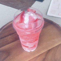 สตอเบอร์รี่โยเกิร์ตปั่น