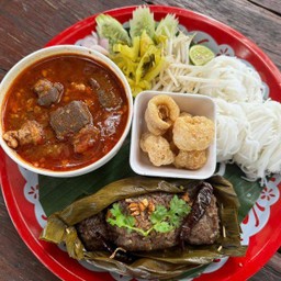 ชุดขนมจีนน้ำเงี้ยวหมู ข้าวกั๊นจิ้น  ရှမ်းမုန့်ဟင်းခါး