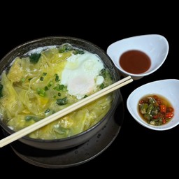 ဖက်ထုပ်ပြုတ် (ပုဇွန်) Dumplings Soup (Prawn)