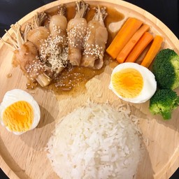 ครัวป้าหน่อย กระเพราหมูกร๊อบบบบบ !! ครัวป้าหน่อย กระเพราหมูกร๊อบบบบบ !!