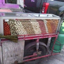 ลูกชิ้นทอด หน้าเซเว่น หมู่บ้านวโรชา บางบ่อ