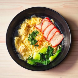 บะหมี่เกี๊ยวหมูแดง