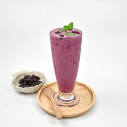 ลูกหม่อน และ นม ปั่น