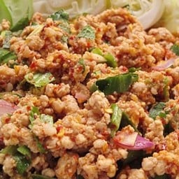 ร้านลาบยโสธร&บะหมี่เกี๊ยวหมูแดง ท่าอิฐ ตลาดต้นโพธิ์