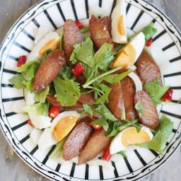 ยำกุนเชียงไข่เค็ม
