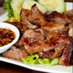 ป้าต้อย คอหมูย่าง