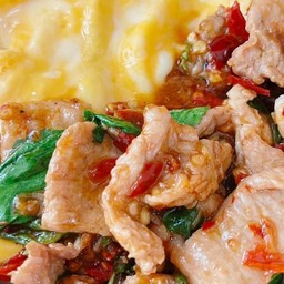 กะเพรา หมูหมักชิ้น