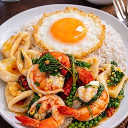 ข้าวผัดขี้เมาทะเล (กุ้งหมึก)