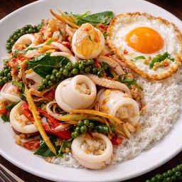 ข้าวผัดขี้เมาปลาหมึก