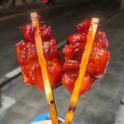 ไก่แดง 10 ไม้+ข้าวเหนียว 1 ห่อ+เครื่องดื่ม 1 แก้ว