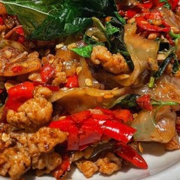 กะเพรา เส้นใหญ่