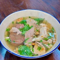 โซ้ยเตี๋ยว หมูต้มยำตำลึง เลี่ยงเมืองนน13