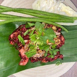 ส้มตำ - คอหมูย่าง (ร้านแม่กล้ามปู)