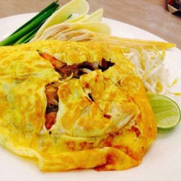 ผัดไทย ห่อไข่