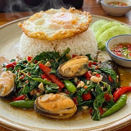 ไข่ใหญ่กะเพราจุก